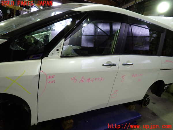 1UPJ-9237071260]セレナ(C28)左前ドア AGC M2H3 中古_3