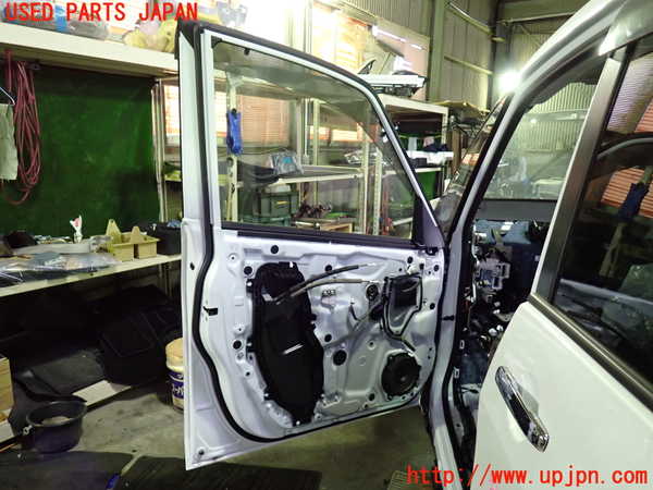 1UPJ-9237071260]セレナ(C28)左前ドア AGC M2H3 中古_5