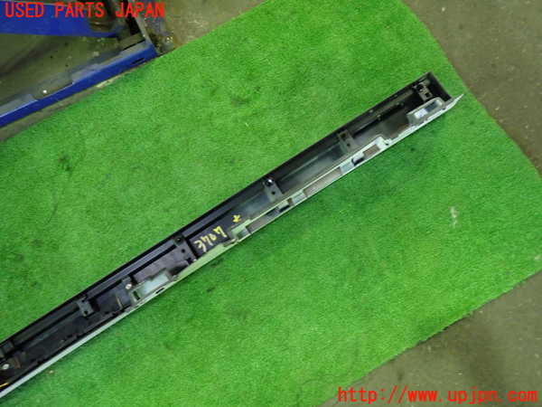 1UPJ-9237071390]セレナ(C28)右サイドステップ 中古_4