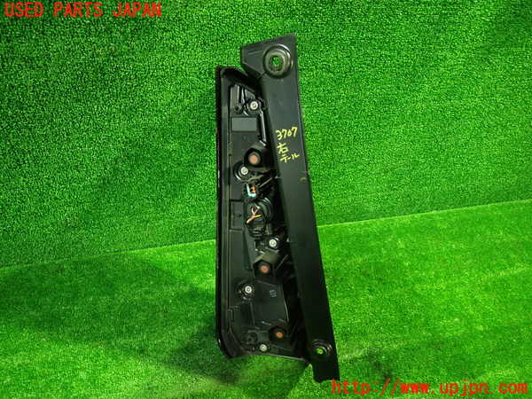 1UPJ-9237071530]セレナ(C28)右テールランプ 中古_2