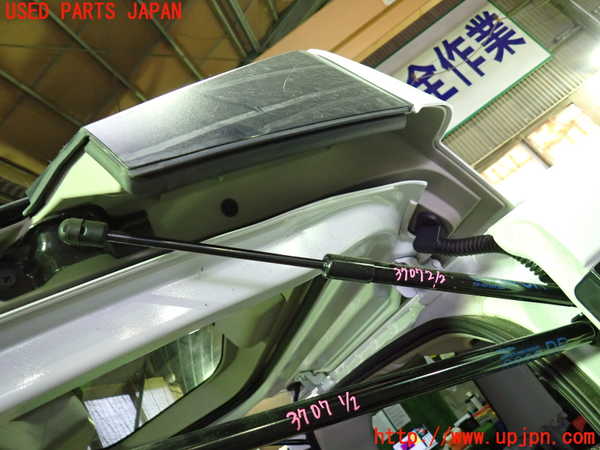 1UPJ-9237071586]セレナ(C28)バックドアガラスダンパー 中古_2