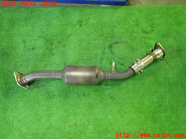 1UPJ-9237072662]セレナ(C28)触媒2 中古_2