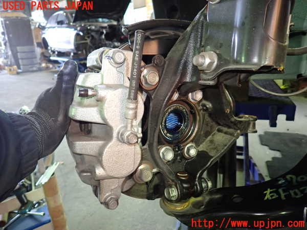 1UPJ-9237074290]セレナ(C28)右フロントナックルハブ 中古_2