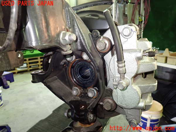 1UPJ-9237074295]セレナ(C28)左フロントナックルハブ 中古_2