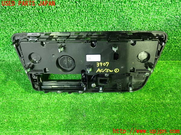 1UPJ-9237076066]セレナ(C28)エアコンスイッチ1 中古_2