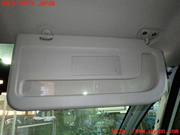 1UPJ-9237077625]セレナ(C28)室内サンバイザー右側 中古_2