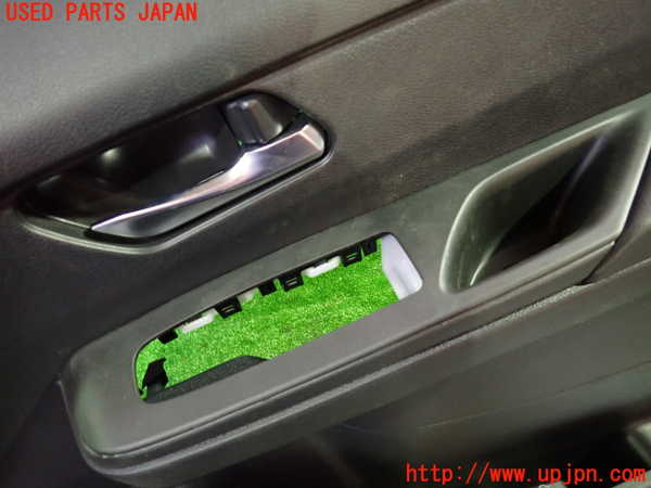 1UPJ-9237071234]セレナ(C28)右前ドア内張り 中古_2