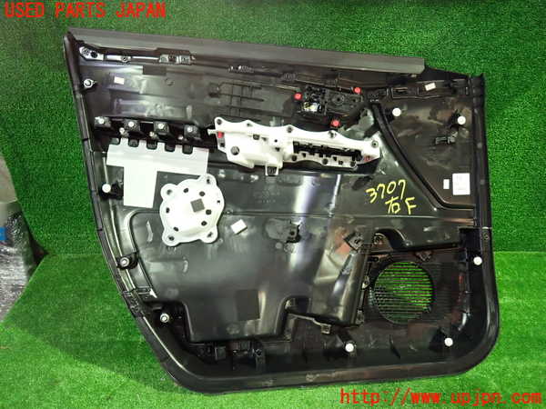 1UPJ-9237071234]セレナ(C28)右前ドア内張り 中古_4