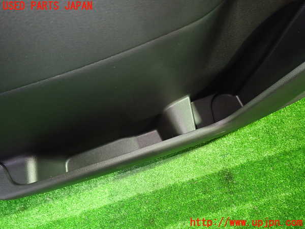 1UPJ-9237071264]セレナ(C28)左前ドア内張り 中古_3
