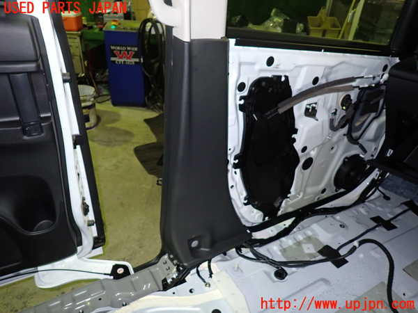 1UPJ-9237077670]セレナ(C28)左センターピラートリム 中古_3