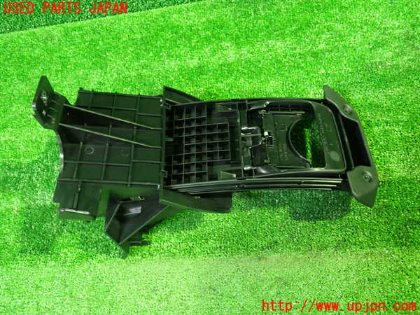 1UPJ-9237077810]セレナ(C28)ドリンクホルダー 中古_3