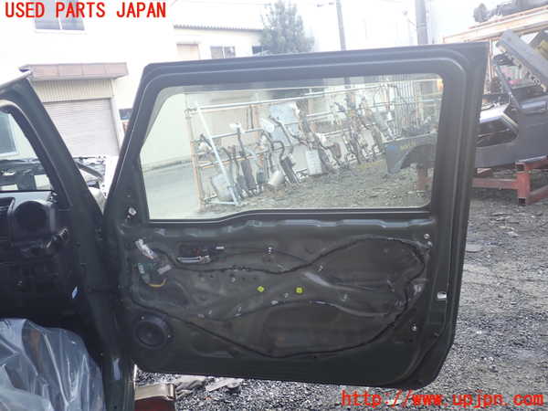 1UPJ-9237091230]ジムニー(JB64W)右ドア 中古 CENTRAL M2E2 43R-005165_3