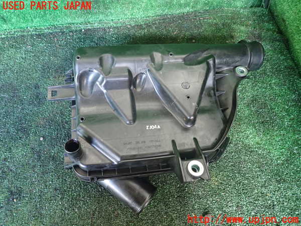 1UPJ-9237092560]ジムニー(JB64W)エアクリーナーボックス 中古_2