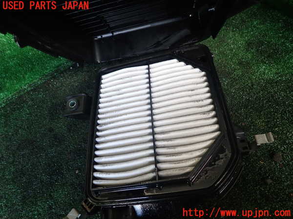 1UPJ-9237092560]ジムニー(JB64W)エアクリーナーボックス 中古_3