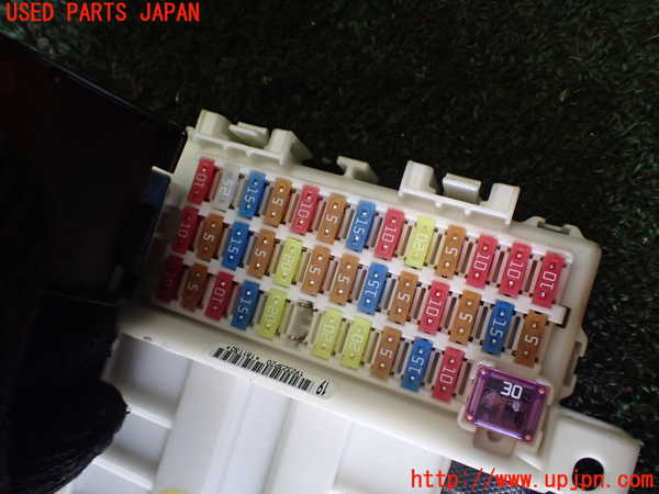 1UPJ-9237096741]ジムニー(JB64W)ヒューズボックス1(室内助手席側) 中古_3