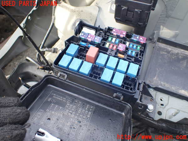 1UPJ-9237096742]ジムニー(JB64W)ヒューズボックス2(EGルーム内運転席側) 中古_2