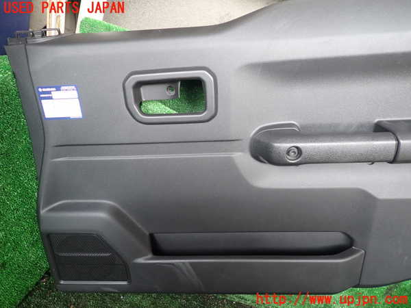 1UPJ-9237091234]ジムニー(JB64W)右ドア内張り 中古_2