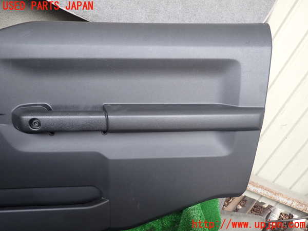 1UPJ-9237091234]ジムニー(JB64W)右ドア内張り 中古_3