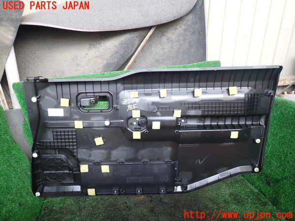 1UPJ-9237091264]ジムニー(JB64W)左ドア内張り 中古_4