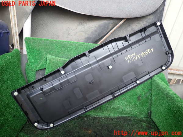 1UPJ-9237091578]ジムニー(JB64W)バックドア内張り 中古_2