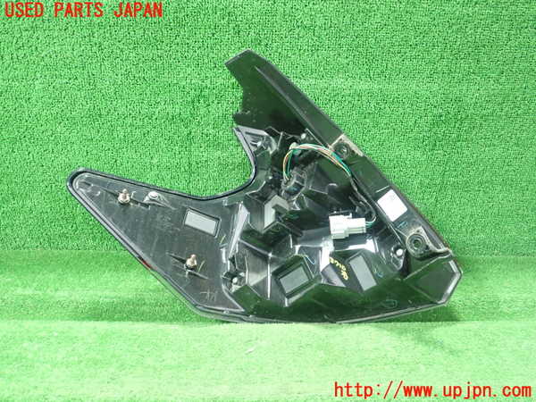 1UPJ-9237101530]キックス(P15)右テールランプ 中古_3