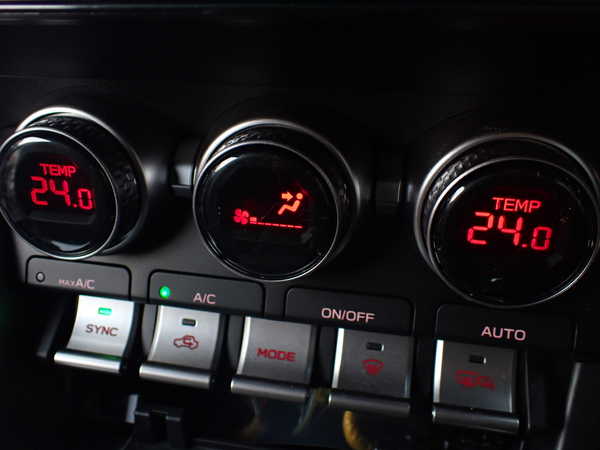 1UPJ-9237116066]GR86(BRZ)(ZN8)エアコンスイッチ1 中古_5