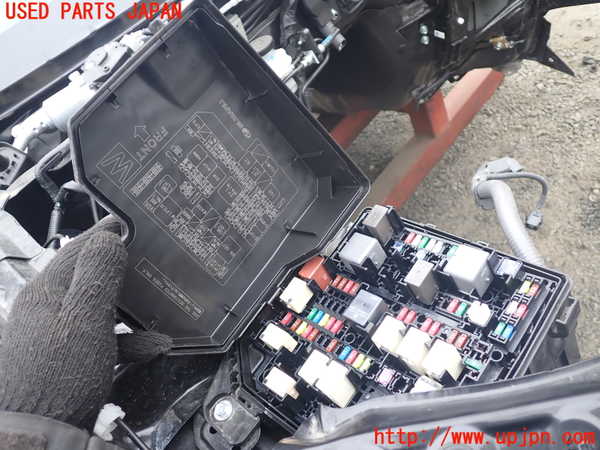 1UPJ-9237116742]GR86(BRZ)(ZN8)ヒューズボックス2(EGルーム内運転席側) 中古_2
