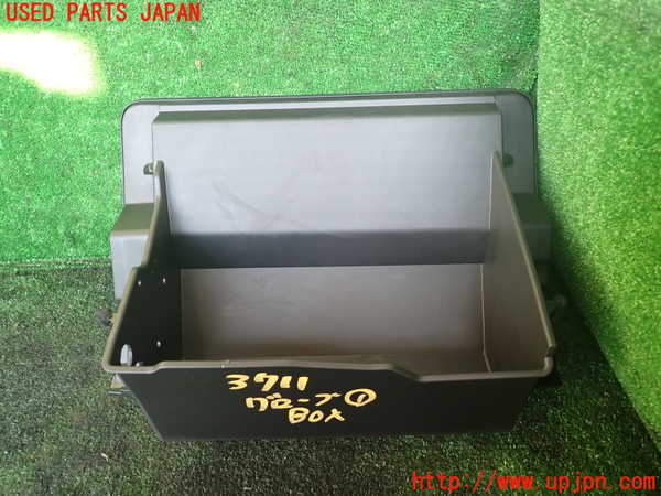 1UPJ-9237117516]GR86(BRZ)(ZN8)グローブボックス1 中古_4