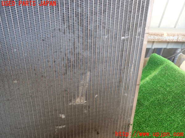 1UPJ-9237122321]パジェロ(V98W)ラジエーター1 中古_2