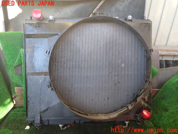 1UPJ-9237122321]パジェロ(V98W)ラジエーター1 中古_3