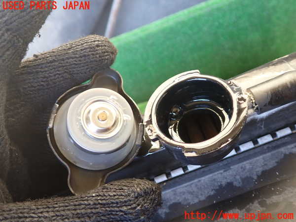 1UPJ-9237122321]パジェロ(V98W)ラジエーター1 中古_4