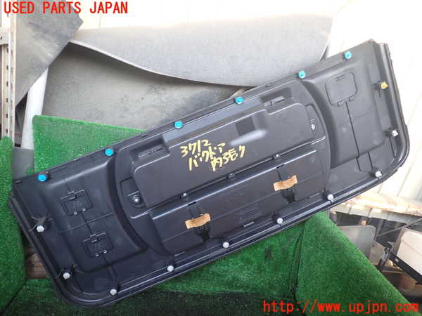 1UPJ-9237121578]パジェロ(V98W)バックドア内張り 中古_4