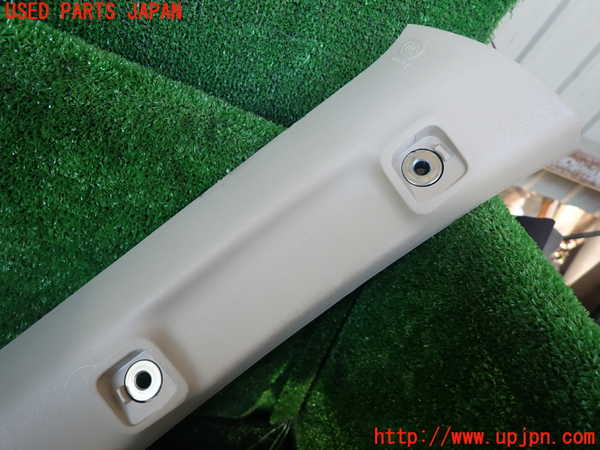 1UPJ-9237127655]パジェロ(V98W)右フロントピラートリム 中古_2