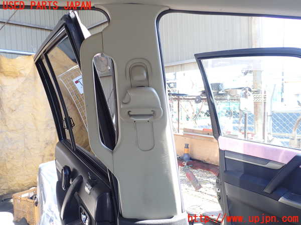 1UPJ-9237127670]パジェロ(V98W)左センターピラートリム 中古_2