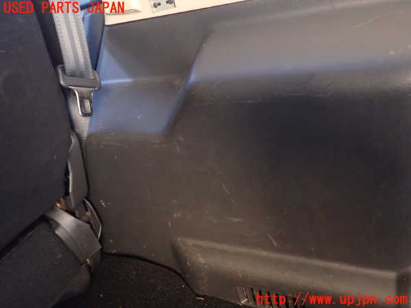 1UPJ-9237127675]パジェロ(V98W)右リアピラートリム 中古_3