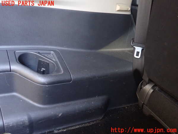 1UPJ-9237127680]パジェロ(V98W)左リアピラートリム 中古_3