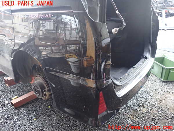 1UPJ-9237131610]ヴォクシー(ノア)(ZRR80W)リアバンパー 中古_4