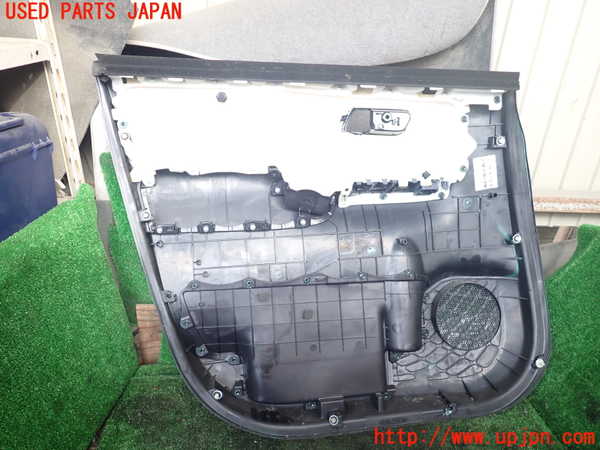 1UPJ-9237131234]ヴォクシー(ノア)(ZRR80W)右前ドア内張り 中古_4