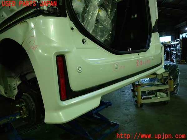 1UPJ-9237151610]スペーシア カスタム(MK53S)リアバンパー 中古_3