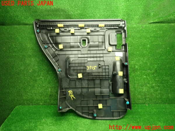 1UPJ-9237151294]スペーシア カスタム(MK53S)右後ドア内張り 中古_4