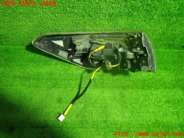 1UPJ-9237161530]クラウン ハイブリッド(AZSH20)右テールランプ 中古_2