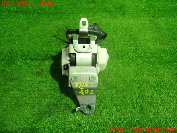 1UPJ-9237167135]クラウン ハイブリッド(AZSH20)真中2列目シートベルト 中古_3