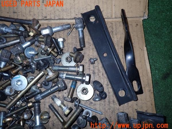 3UPJ=9237170720]ベンツ C280(202028 W202)ネジ・ナット・ステー類 セット ジャンク_2