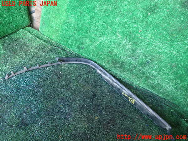 1UPJ-9237171142]ベンツ C280 W202(202028)左ヘッドライトリム 中古_2