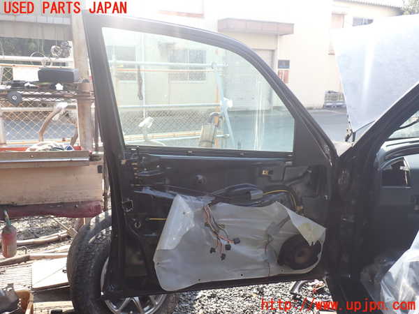 1UPJ-9237171260]ベンツ C280 W202(202028)左前ドア SEKURIT M4 中古_4