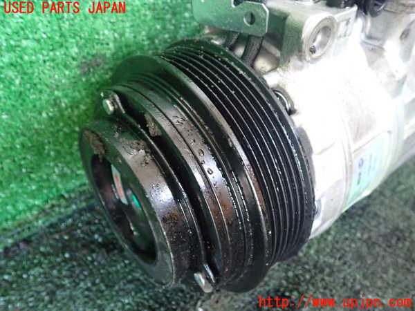 1UPJ-9237176025]ベンツ C280 W202(202028)エアコンコンプレッサー 中古_3