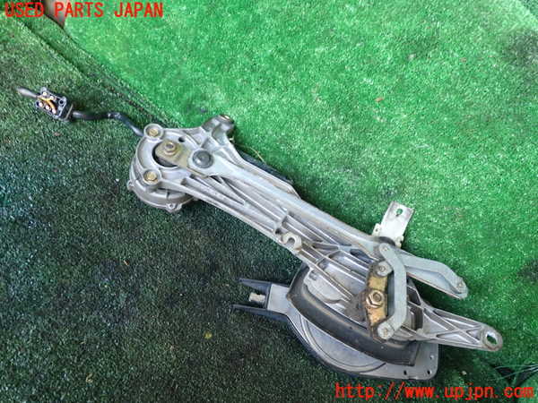 1UPJ-9237176770]ベンツ C280 W202(202028)フロントワイパーモーター 中古_4