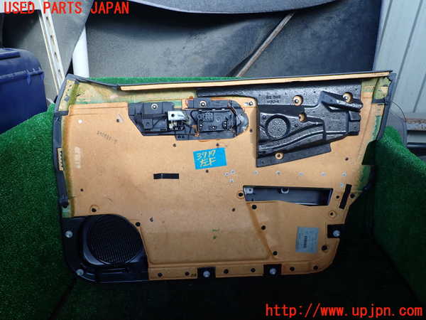 1UPJ-9237171264]ベンツ C280 W202(202028)左前ドア内張り 中古_4