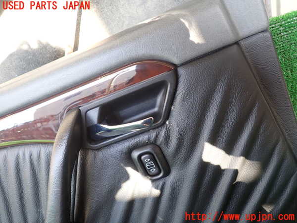 1UPJ-9237171324]ベンツ C280 W202(202028)左後ドア内張り 中古_2