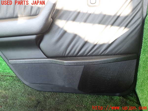 1UPJ-9237171324]ベンツ C280 W202(202028)左後ドア内張り 中古_3